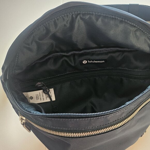 Lululemon Athletica City Adventure Belt Bag 2.5L- Colour: Submarine (Teal) - Picture 6 of 7